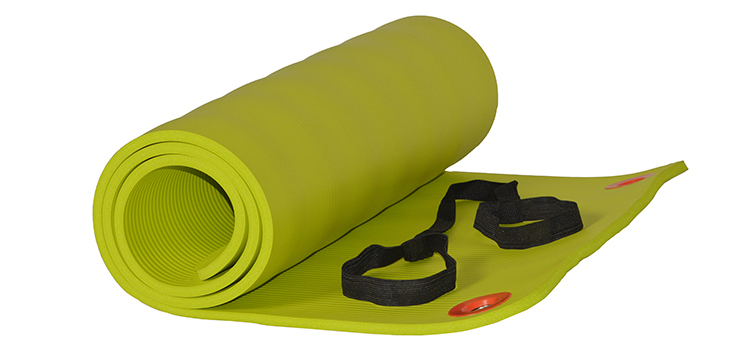 Thảm tập Yoga giúp bạn tránh được những chấn thương khi luyện tập trên sàn 