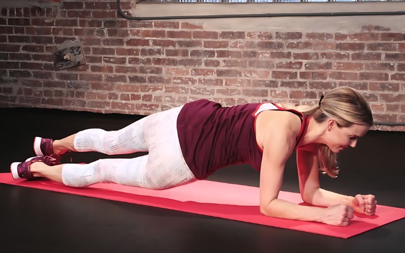 bài tập Plank Moving Hip