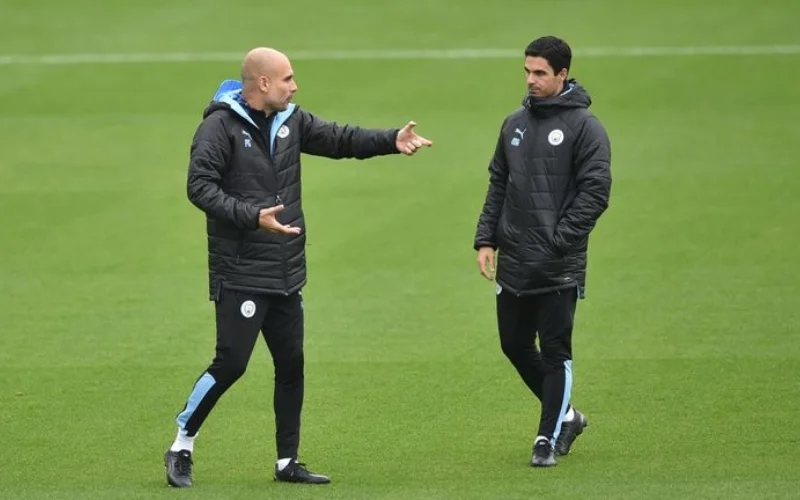 Giao tình thầy trò giữa Pep và Arteta