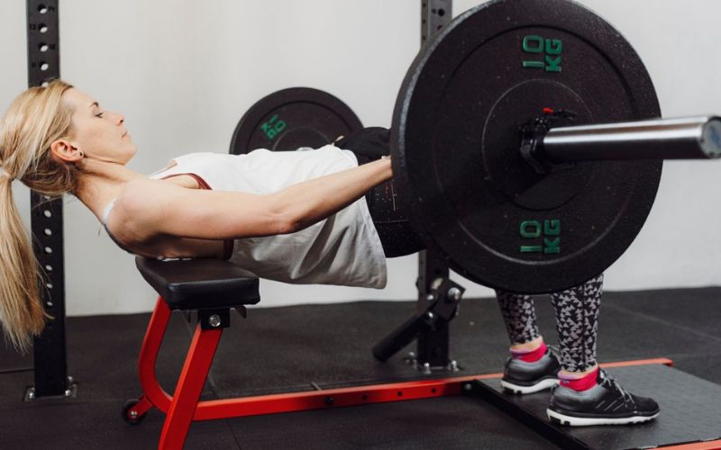 Những lưu ý quan trọng khi thực hiện Barbell Hip Thrust