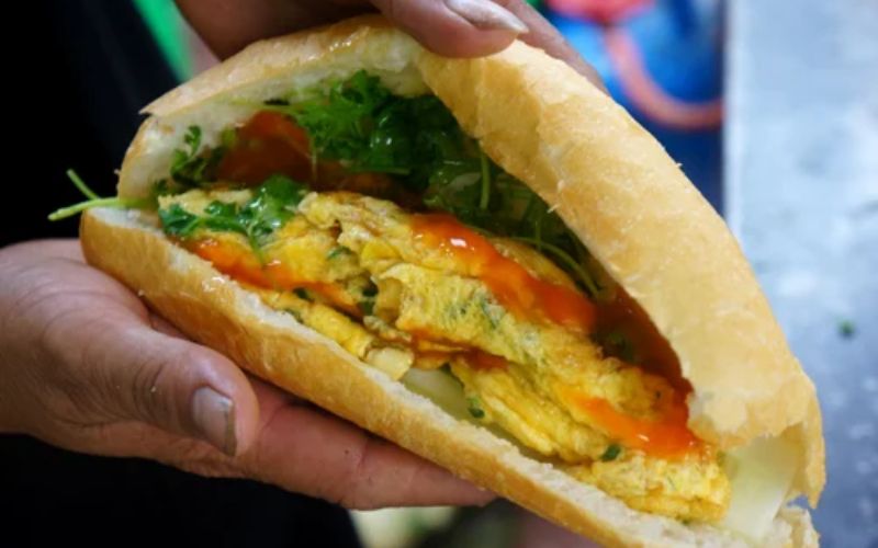 Ăn bánh mì pate trứng có gây tăng cân không