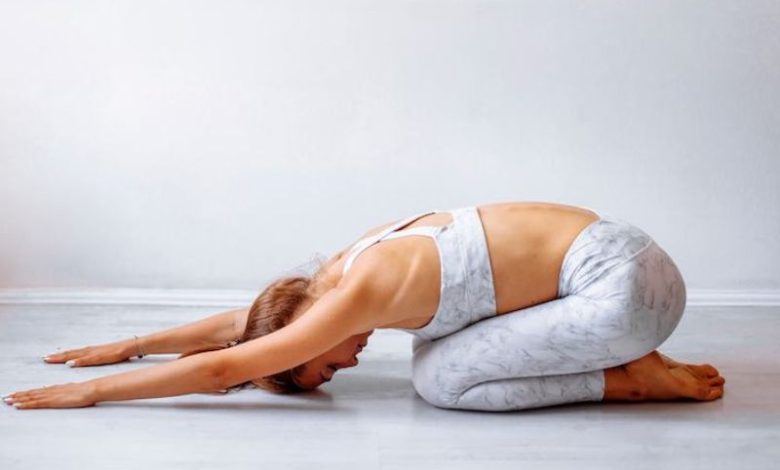 bài tập yoga chữa đau lưng thoát vị đĩa đệm