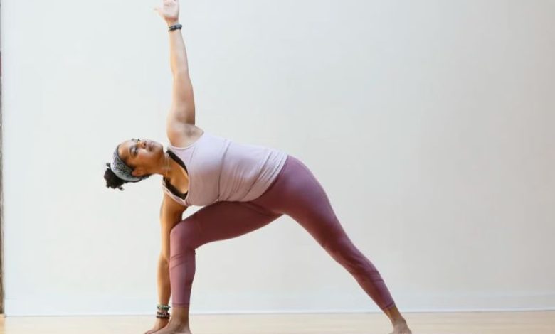 bài tập yoga chữa giãn tĩnh mạch chân