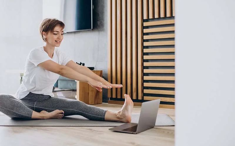 Cách khắc phục những nhược điểm của việc tập luyện yoga tại nhà