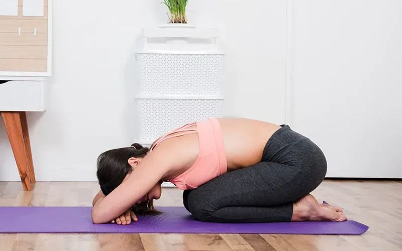 Những lưu ý khi luyện tập tư thế em bé