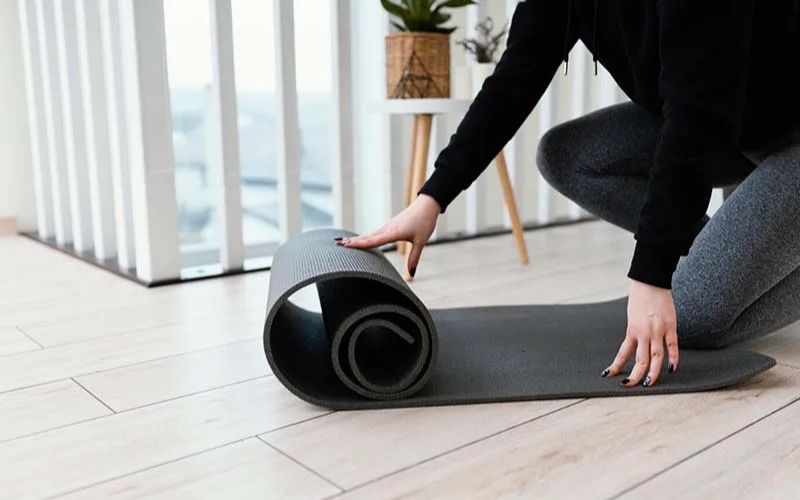 Tại sao cần phân biệt rõ hai mặt của thảm Yoga