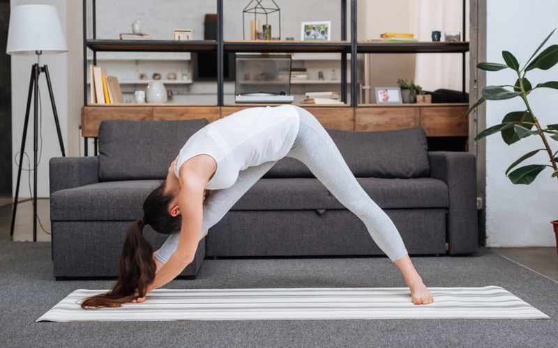 Tư thế Kim Tự Tháp - Bài Tập Yoga Cho Người Mới Bắt Đầu