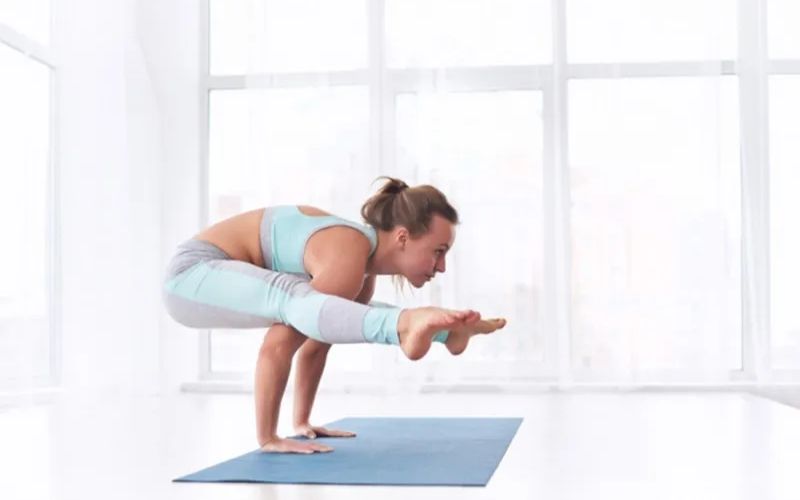 Cách tập luyện tư thế con nhện đúng kỹ thuật