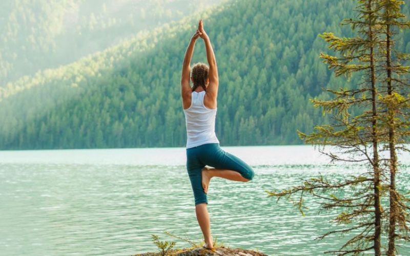 Cách thực hiện tư thế cái cây trong yoga