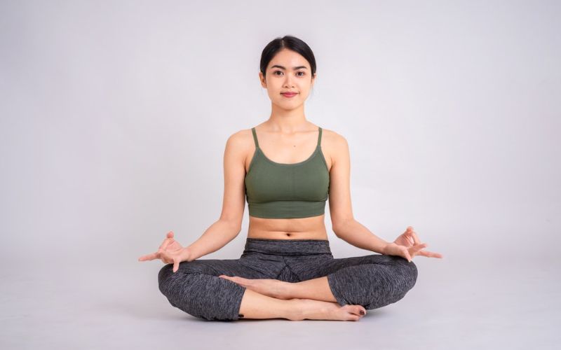 Cách thực hiện tư thế hoa sen đúng chuẩn từng bước