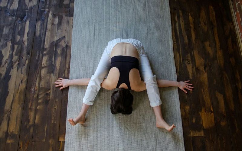 Những lợi ích sức khỏe từ tư thế con rùa trong Yoga