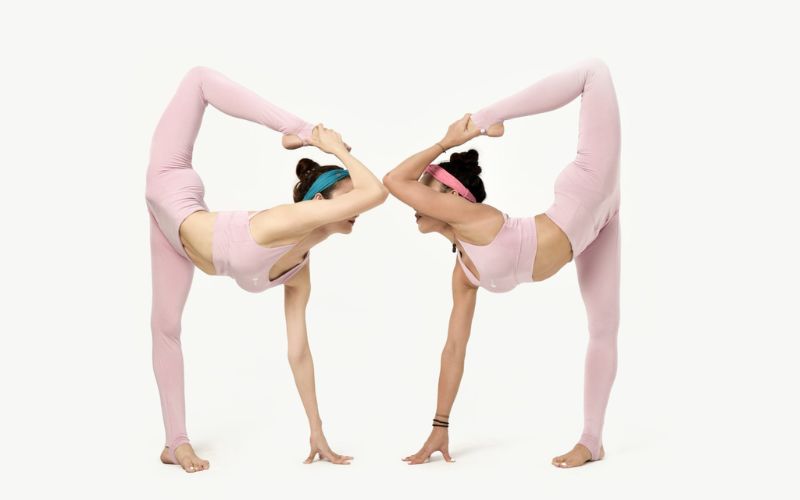 Những lưu ý khi thực hiện các tư thế yoga đôi đẹp mắt