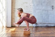 tư thế con nhện trong yoga​