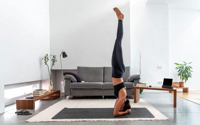 Tư thế đứng bằng đầu