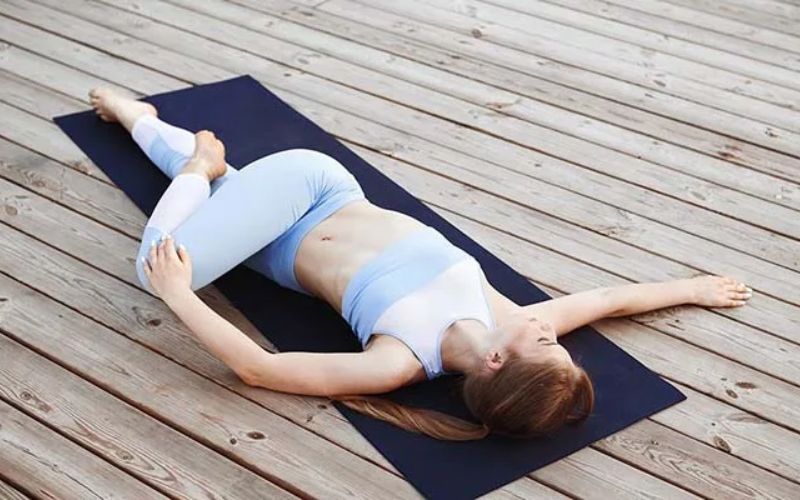 Tư thế nằm xoắn cột sống
