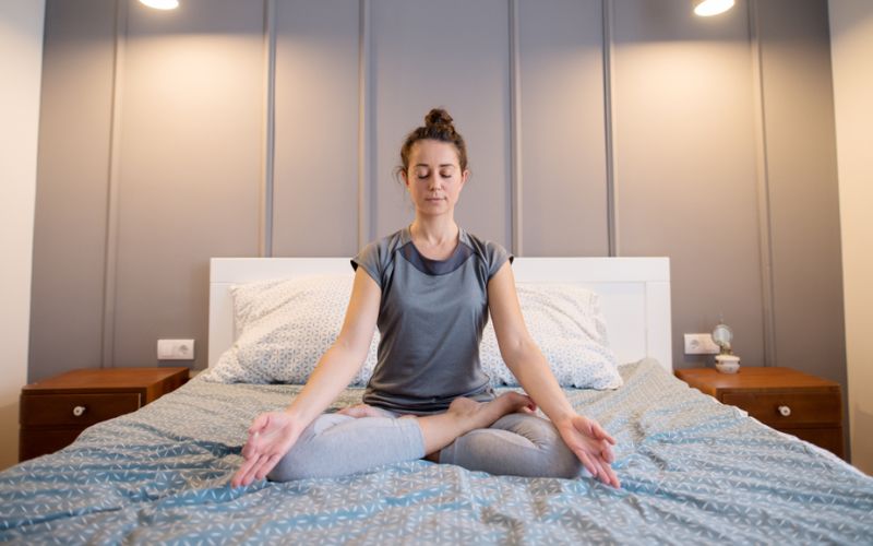 Vì sao yoga giúp cải thiện giấc ngủ