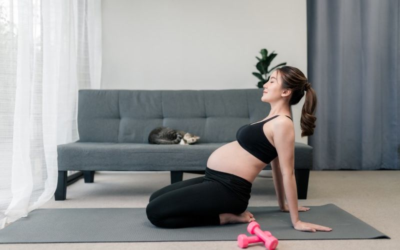 các bài tập yoga phù hợp cho bà bầu trong tam cá nguyệt thứ hai