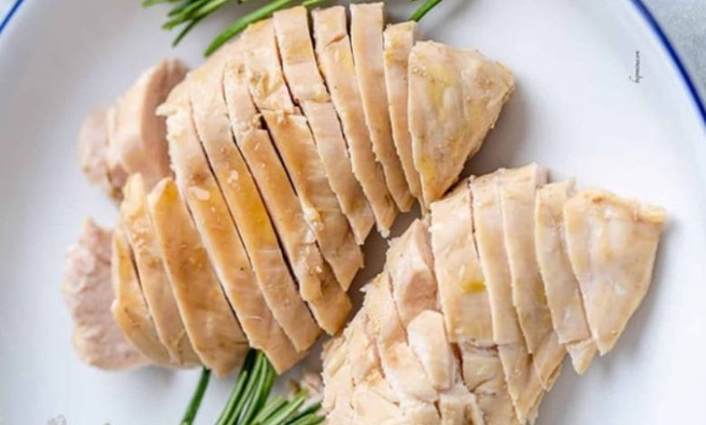 100g ức gà luộc bao nhiêu calo