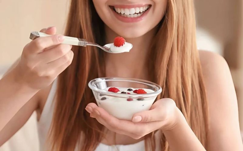 Ai nên và không nên ăn sữa chua không đường