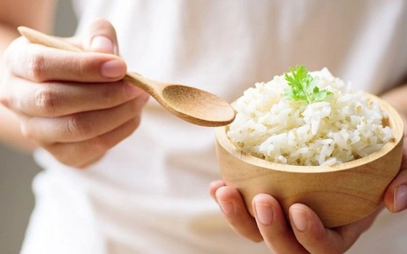 Ăn cơm có làm tăng cân không
