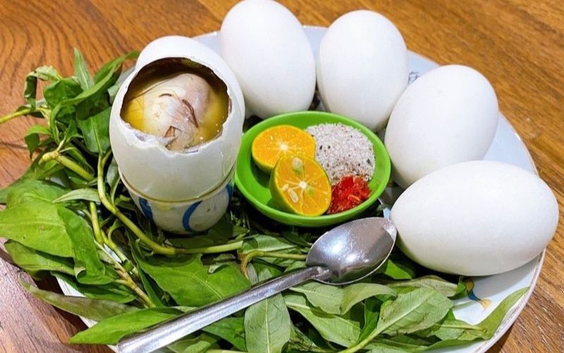 Cách ăn trứng vịt lộn khoa học, tốt cho sức khỏe