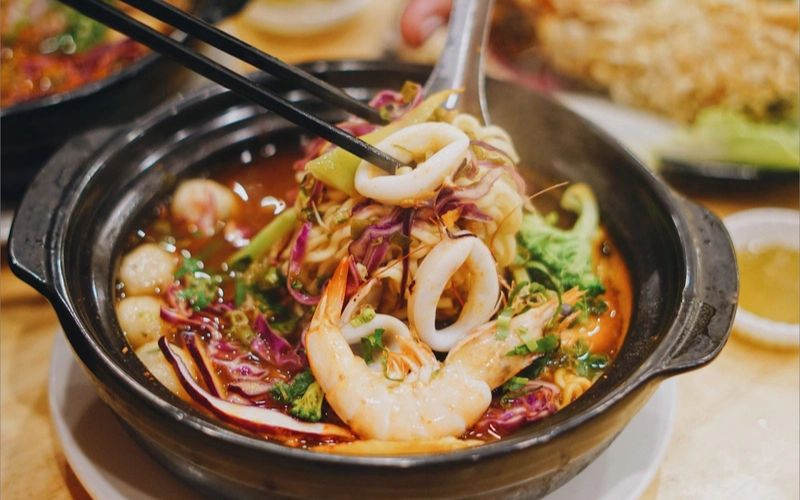 Lượng calo trung bình trong 1 bát mì cay