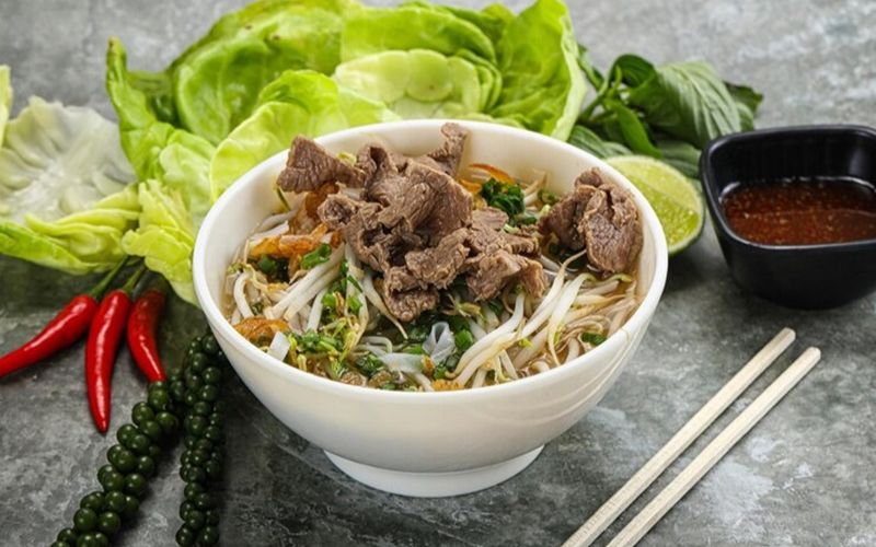 Mẹo ăn bún bò lành mạnh, ít calo