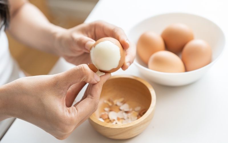 Nên ăn bao nhiêu trứng gà luộc một ngày?