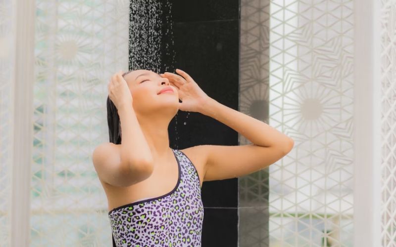 Tập gym xong nên tắm nước nóng hay lạnh