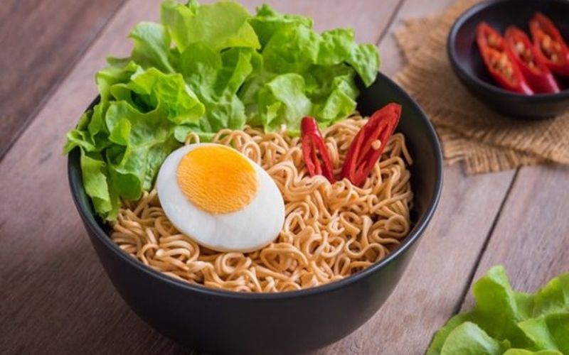 Ăn mì gói như thế nào để không tăng cân?