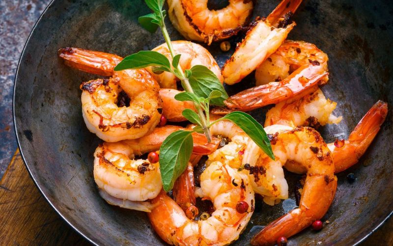 Ăn nhiều tôm có tốt không?