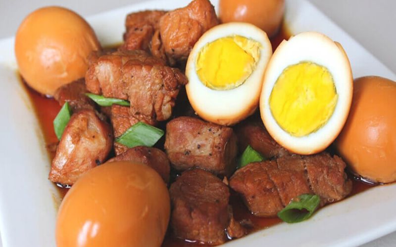 Bí quyết ăn thịt kho tàu mà không lo béo