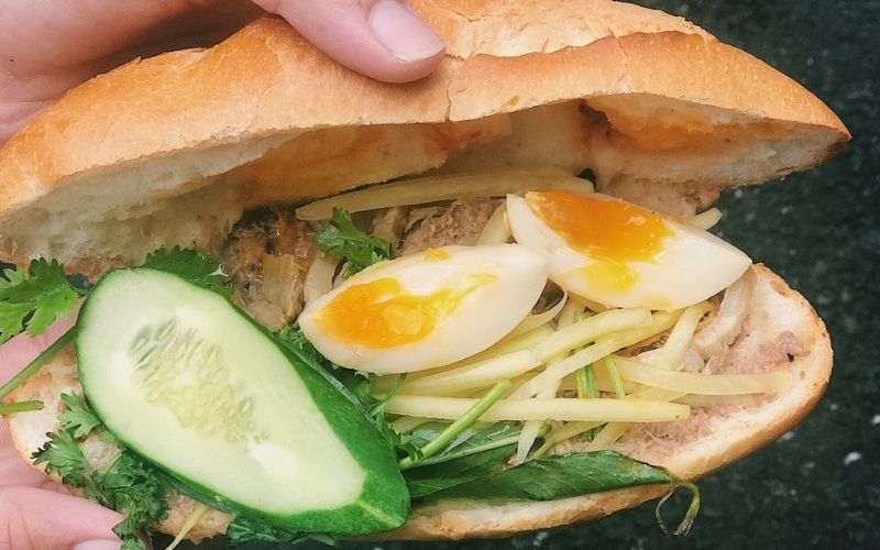 Cách ăn bánh mì trứng không lo tăng cân