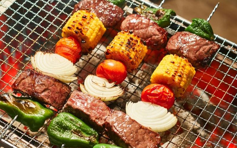 Cách ăn thịt nướng đúng để không lo tăng cân