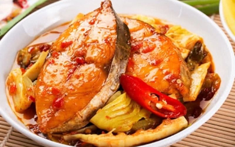 Những lưu ý quan trọng khi bổ sung cá kho vào thực đơn