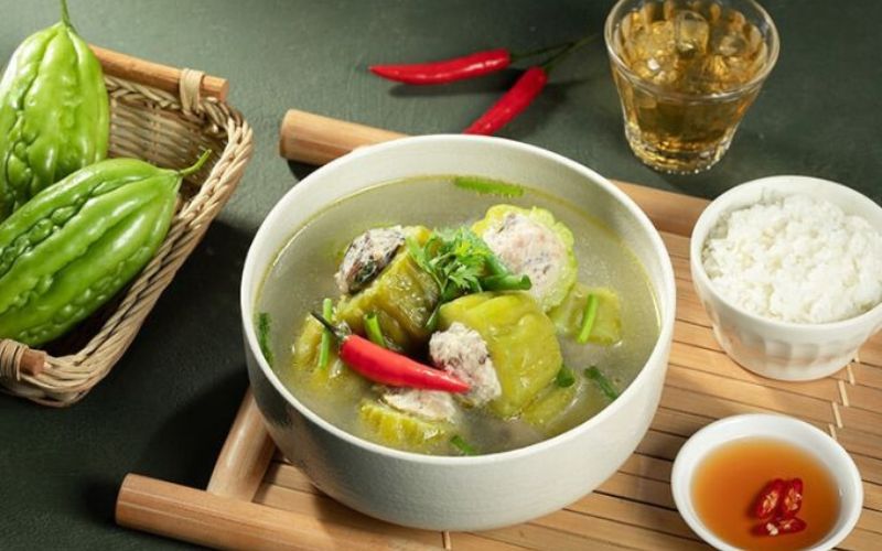 Mẹo ăn canh khổ qua nhồi thịt mà vẫn giữ dáng