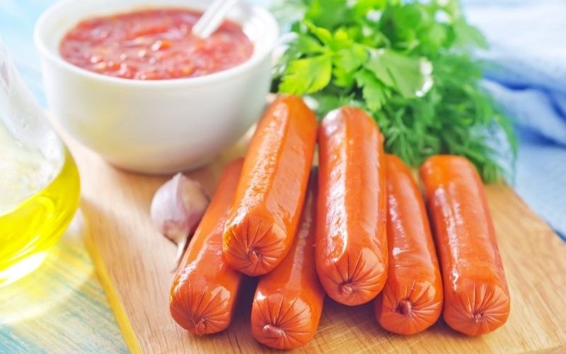 Một số lưu ý khi ăn xúc xích