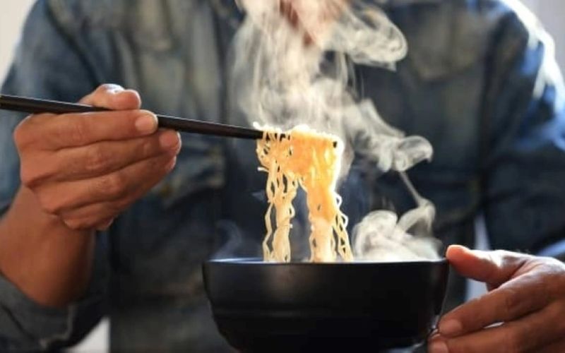 Tác hại của mì gói nếu ăn thường xuyên