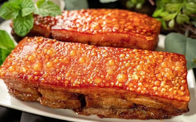 100g thịt heo quay bao nhiêu calo?