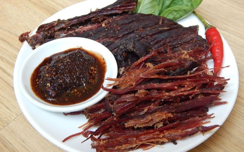 100g thịt trâu gác bếp bao nhiêu calo?