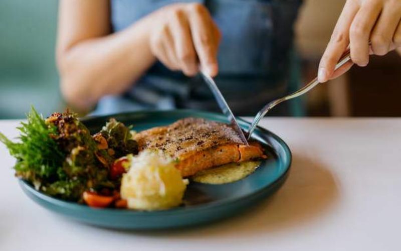 Cách ăn cá hồi để tốt nhất cho sức khỏe