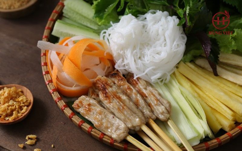 Tiêu thụ quá nhiều nem nướng có hại không?