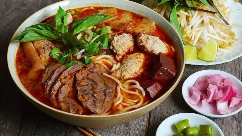 1 Tô Bún Bò Bao Nhiêu Calo? Bí Kíp Ăn Bún Bò Không Tăng Cân
