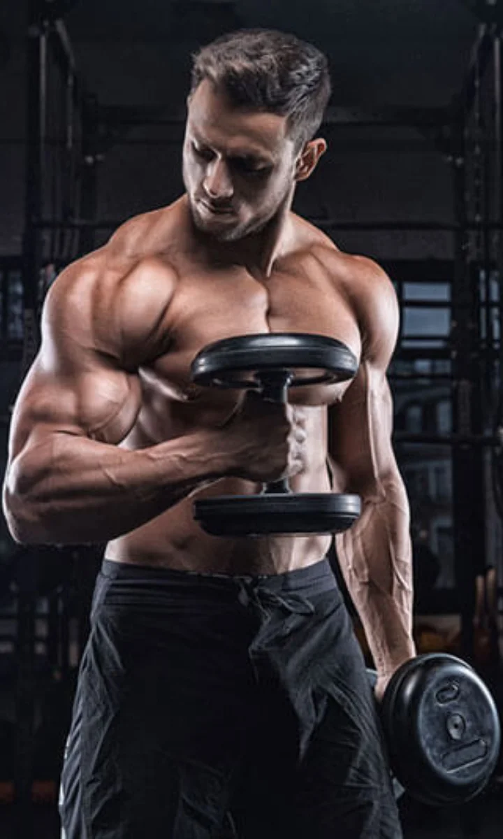 tập gym với dụng cụ