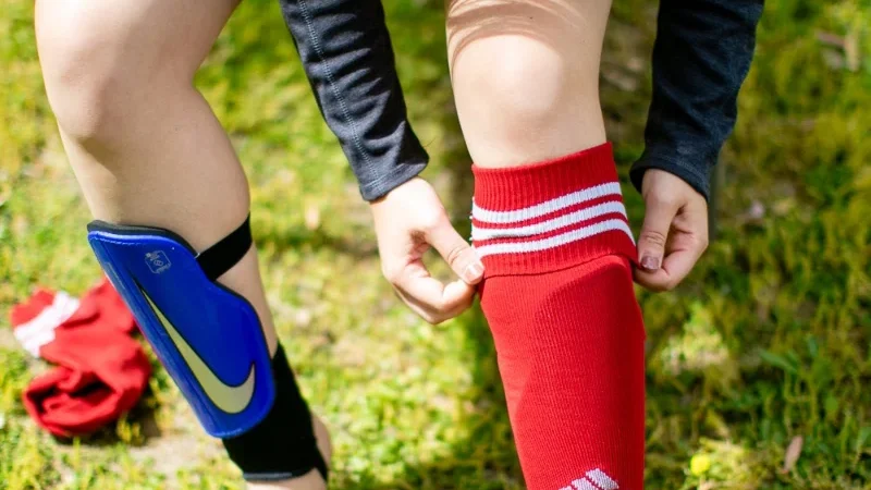 Bọc Ống Đồng Là Gì? Vai Trò Quan Trọng Của Phụ Kiện Bóng Đá “Huyền Thoại”