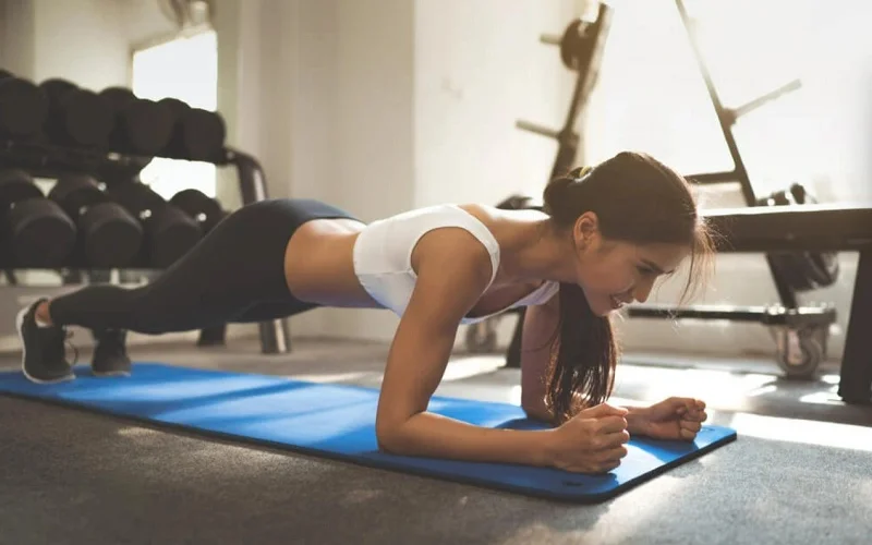 tập gym có giảm mỡ bụng cho nữ không